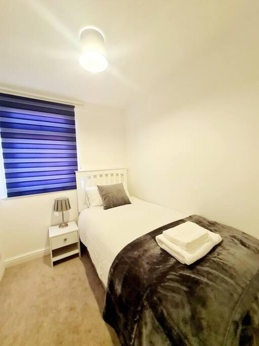 Cosy Luxurious 3 Bedroom House, Free Parking, Free Wifi, Private Garden, Free Netflix Havering kerület Kültér fotó