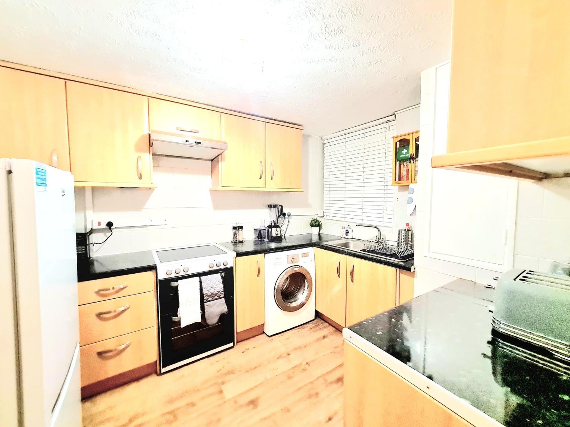 Cosy Luxurious 3 Bedroom House, Free Parking, Free Wifi, Private Garden, Free Netflix Havering kerület Kültér fotó